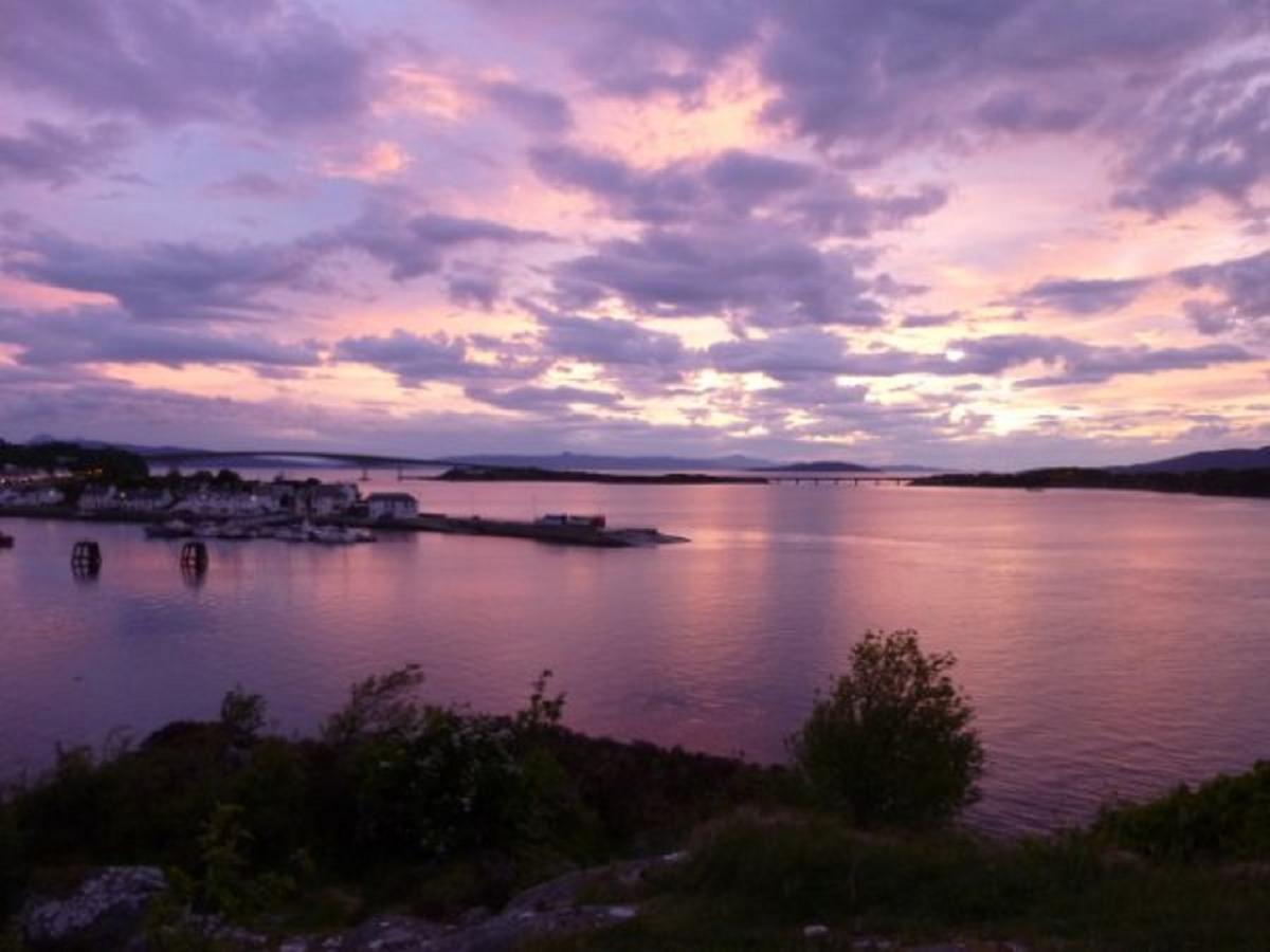 Skye Backpackers Vandrarhem Kyleakin Exteriör bild