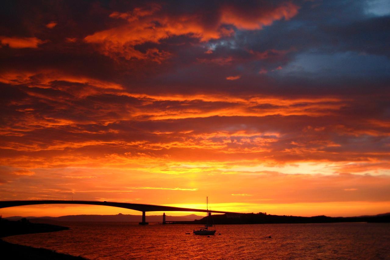 Skye Backpackers Vandrarhem Kyleakin Exteriör bild