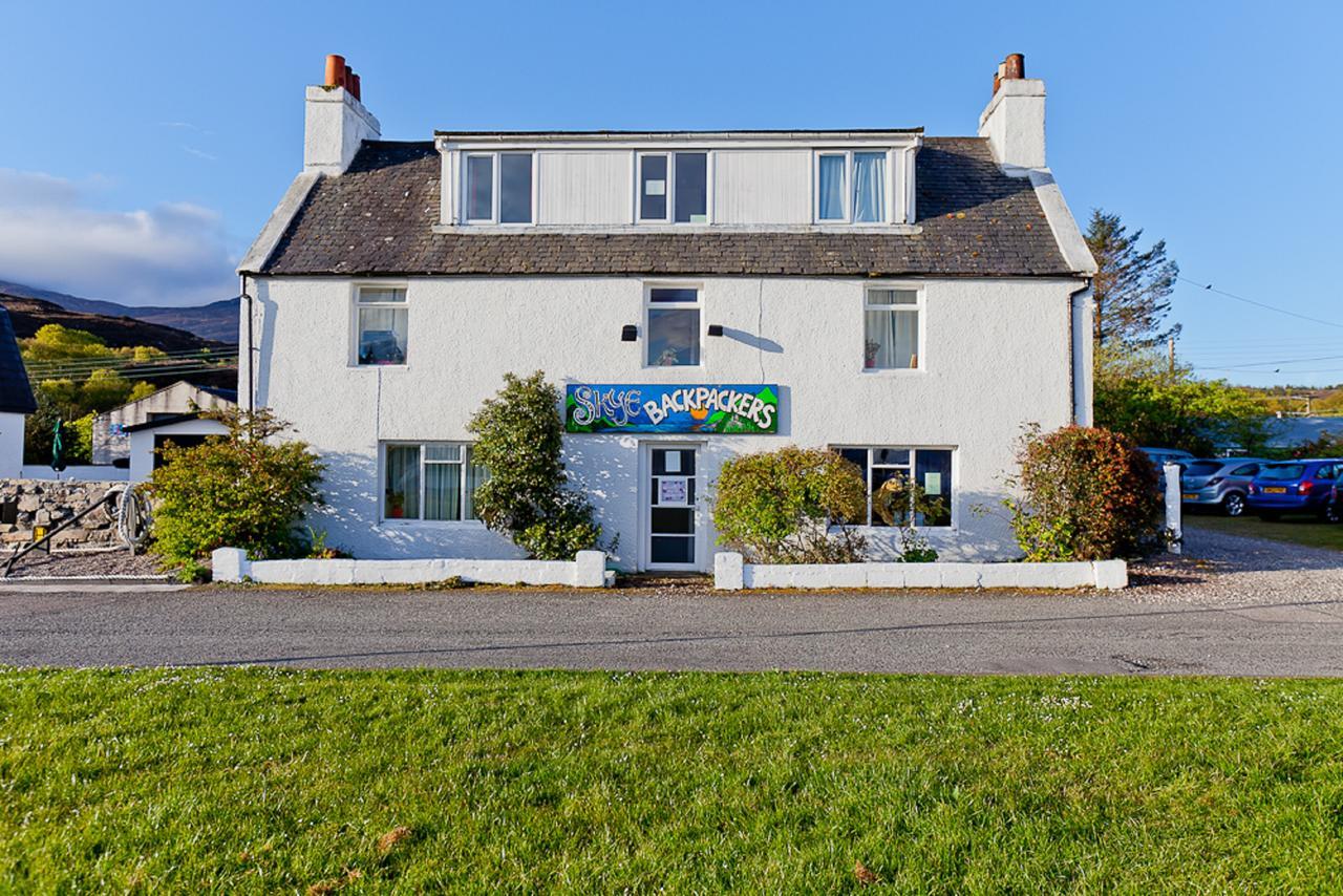 Skye Backpackers Vandrarhem Kyleakin Exteriör bild